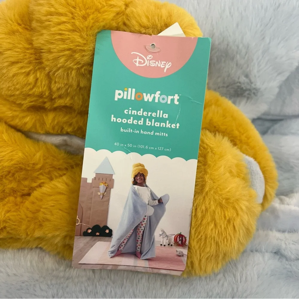 Disney Pillowfort Cinderella Hooded Blanket Built-In Mitts 40x50 NWT